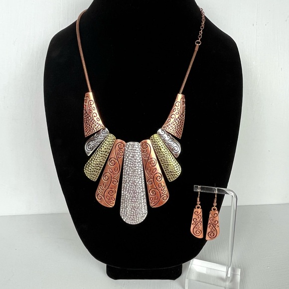 Multi Tonal Metal Fashion Jewelry Necklace and Earrings Set - Picture 1 of 11